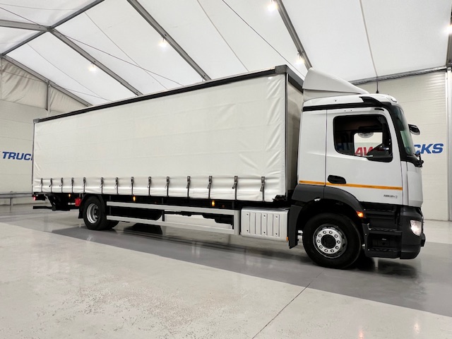 Mercedes Actros 1824 Day Cab Curtainsider