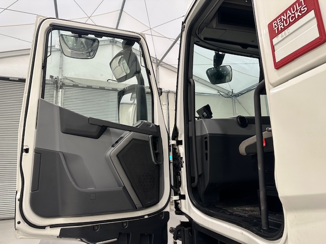 Renault T460 6×2 Midlift Tractor Unit