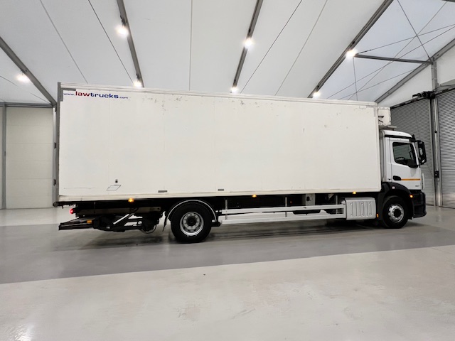 Mercedes Antos 1827 Day Cab Fridge Box