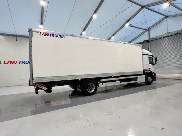 Mercedes Actros 1824 4×2 Sleeper Cab Box Van