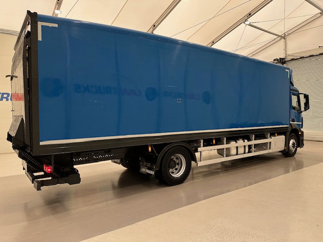 Mercedes Actros 1824 4×2 Day Cab Box Van
