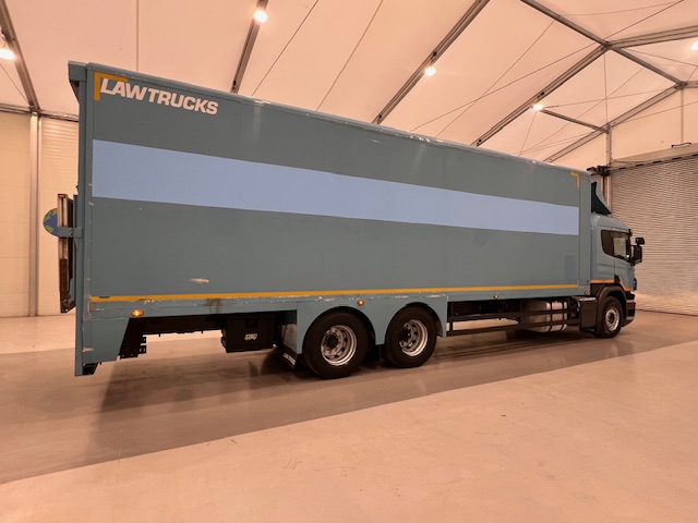 Scania P320 6×2 10 Tyre Rear Lift Insulated Box Van