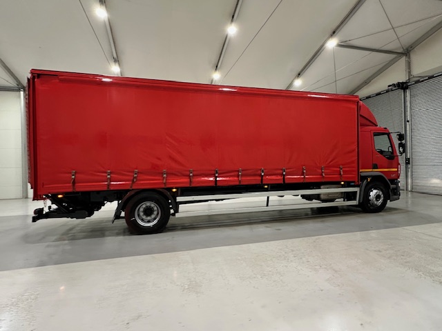 DAF LF 250 Sleeper Cab Curtainsider