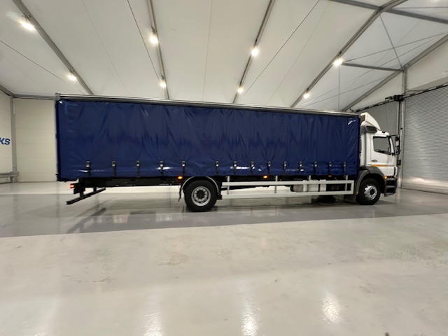 Mercedes 1824 4×2 Day Cab Curtainsider