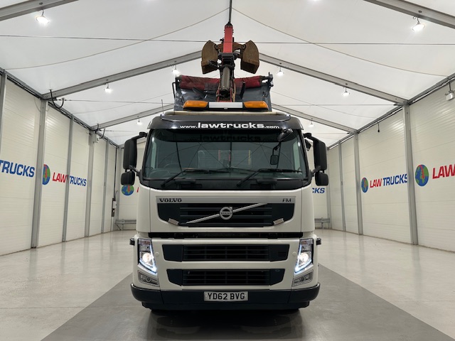 Volvo FM 370 8×4 Steel Tipper Grab