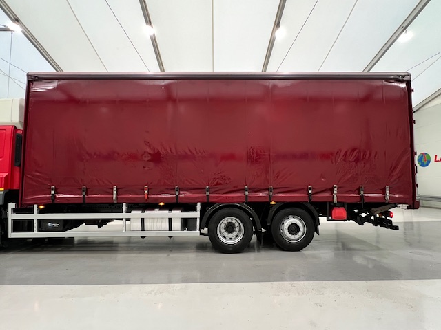 DAF CF 290 6×2 Rear Lift Sleeper Cab Curtainsider