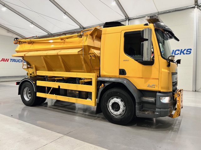 DAF LF 250 4×2 Sleeper Cab Gritter