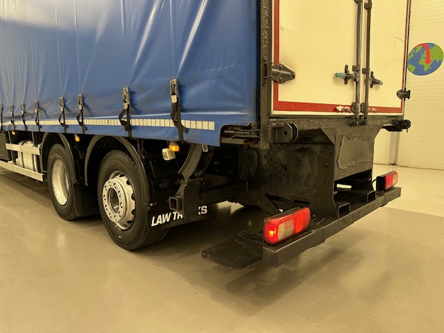 DAF CF 330 6×2 Rear Lift Sleeper Cab Curtainsider