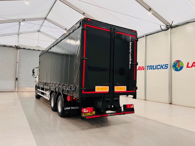 DAF CF 330 6×2 Rear Lift Sleeper Cab Curtainsider