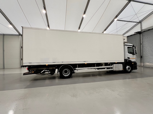 Mercedes Antos 1827 Day Cab Fridge Box