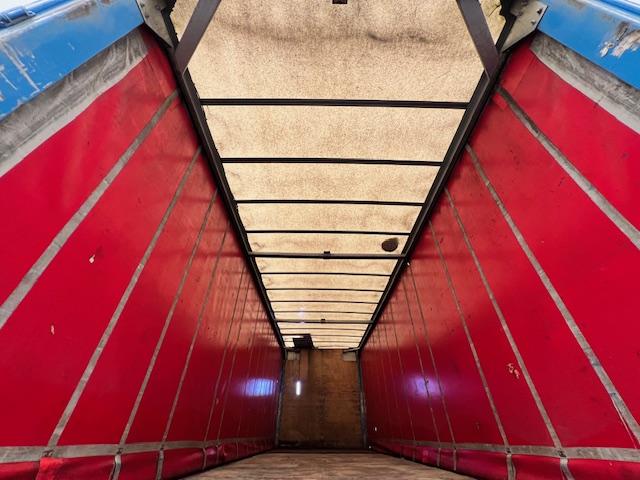 Mercedes Actros 2530 Rear Lift Sleeper Cab Curtainsider