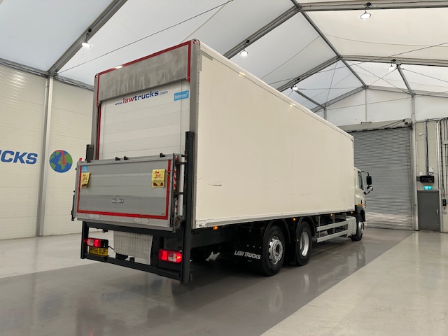 DAF CF 330 6×2 Sleeper Cab Fridge Box
