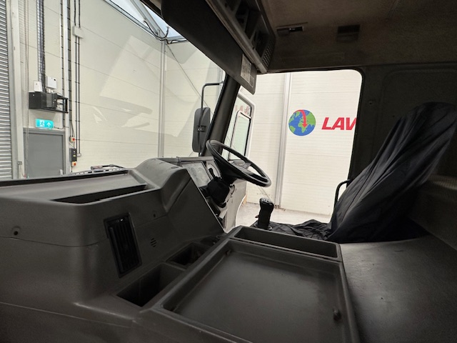 Volvo FL10 320 4×2 Sleeper Cab Tractor Unit