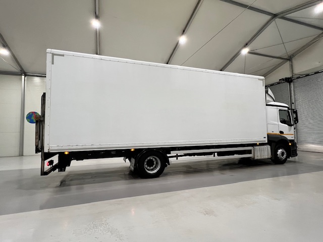 Mercedes Actros 1824 4×2 Sleeper Cab Box Van