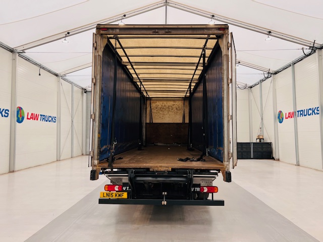 DAF CF 220 4×2 Sleeper Cab Curtainsider