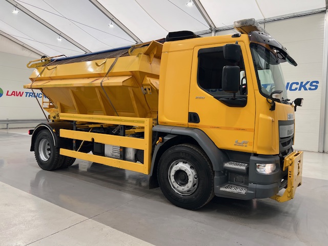 DAF LF 250 4×2 Sleeper Cab Gritter