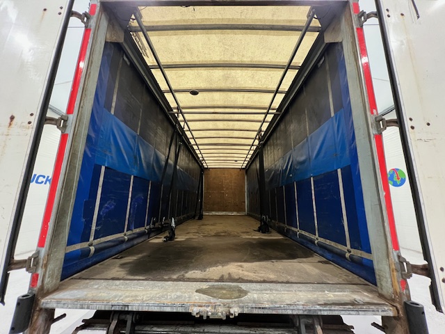 MAN TGM 18.250 4×2 Sleeper Cab Curtainsider