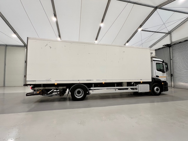 Mercedes Antos 1827 Day Cab Fridge Box