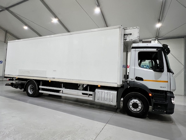 Mercedes Antos 1827 Day Cab Fridge Box