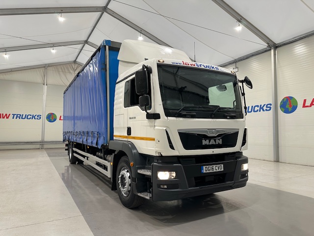 MAN TGM 18.250 4×2 Sleeper Cab Curtainsider