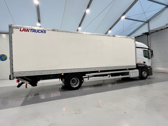 Mercedes Actros 1824 4×2 Sleeper Cab Box Van