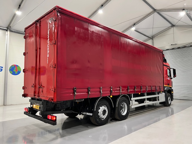 Mercedes Actros 2533 6×2 Sleeper Cab Curtainsider