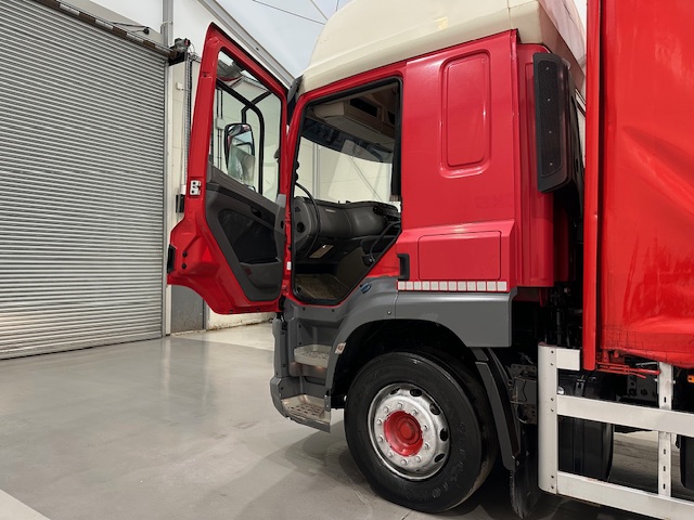 DAF CF 290 6×2 Rear Lift Sleeper Cab Curtainsider