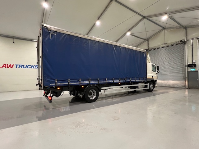 DAF CF 250 4×2 Sleeper Cab Curtainsider