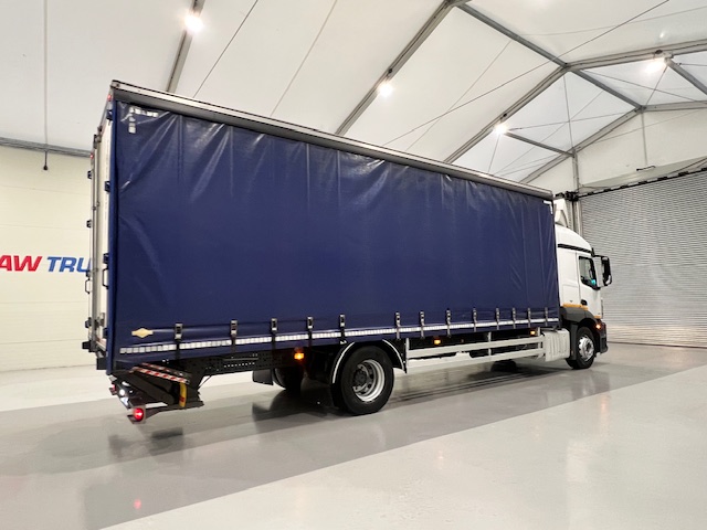 Mercedes Actros 1824 Sleeper Cab Curtainsider