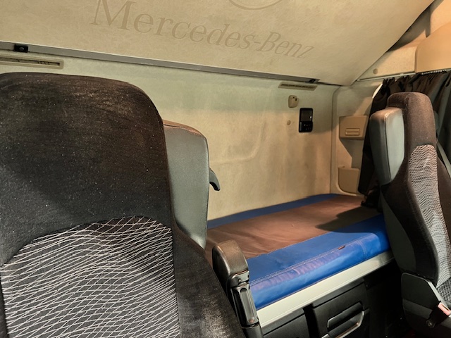 Mercedes Actros 2545 6×2 Midlift Tractor Unit