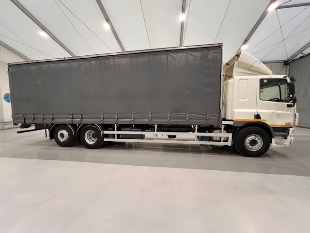 DAF CF75 310 Rear Lift Sleeper Cab Curtainsider