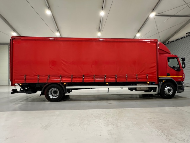DAF LF 250 Sleeper Cab Curtainsider