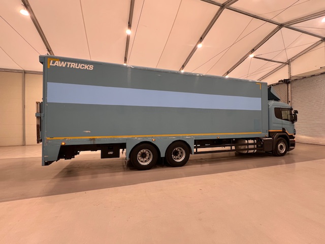 Scania P320 6×2 10 Tyre Rear Lift Insulated Box Van