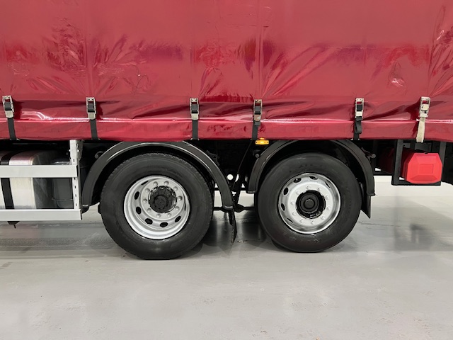 DAF CF 290 6×2 Rear Lift Sleeper Cab Curtainsider