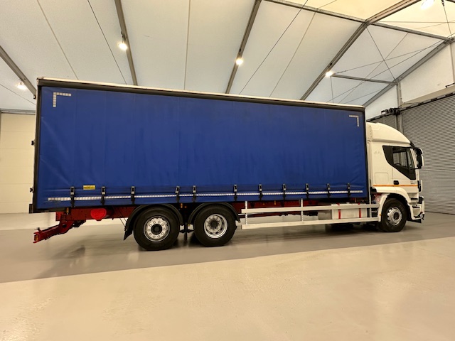 Iveco Stralis 360 6×2 Rear Steer Curtainsider