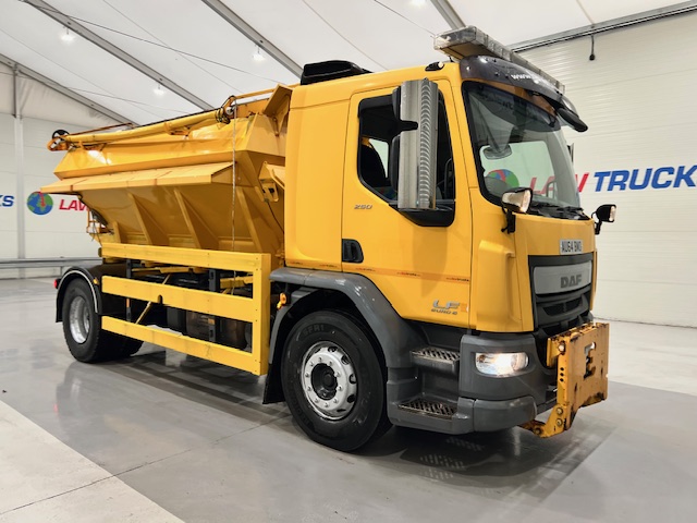 DAF LF 250 4×2 Sleeper Cab Gritter