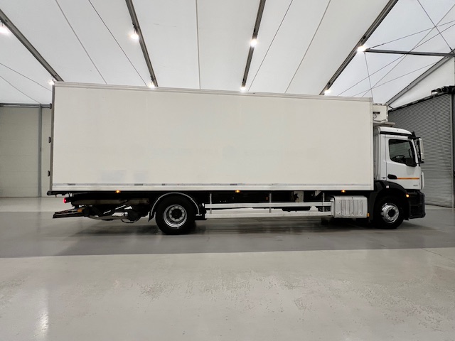 Mercedes Antos 1827 Day Cab Fridge Box