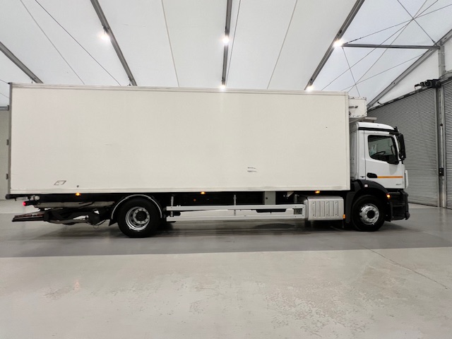 Mercedes Antos 1827 Day Cab Fridge Box
