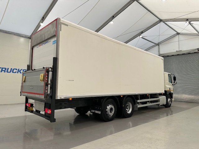 DAF CF 330 6×2 Sleeper Cab Fridge Box