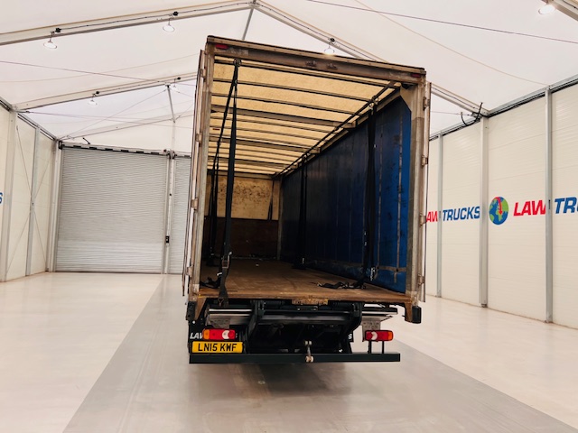DAF CF 220 4×2 Sleeper Cab Curtainsider