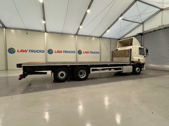 DAF CF 330 6×2 Rear Lift Sleeper Cab Flatbed