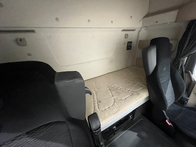 Mercedes Actros 2530 6×2 Sleeper Cab Curtainsider
