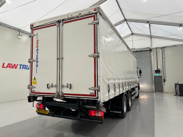 DAF CF 330 6×2 10 Tyre Sleeper Cab Curtainsider