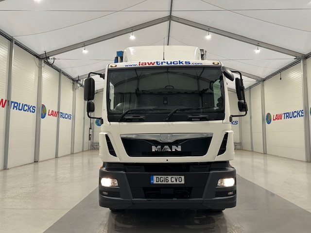 MAN TGM 18.250 4×2 Sleeper Cab Curtainsider