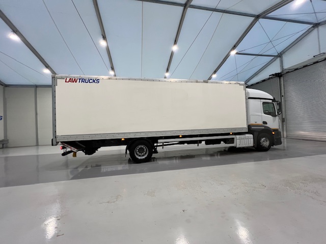 Mercedes Actros 1824 4×2 Sleeper Cab Box Van