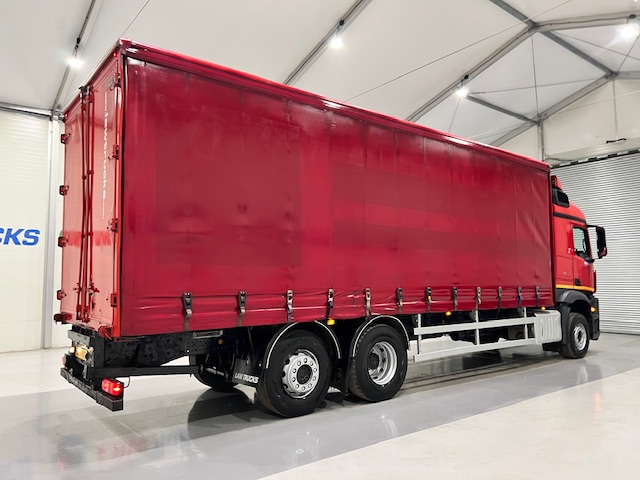 Mercedes Actros 2533 6×2 Sleeper Cab Curtainsider