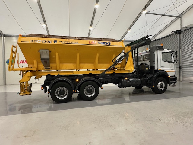 Mercedes Axor 2628 6×4 Day Cab Hookloader Gritter