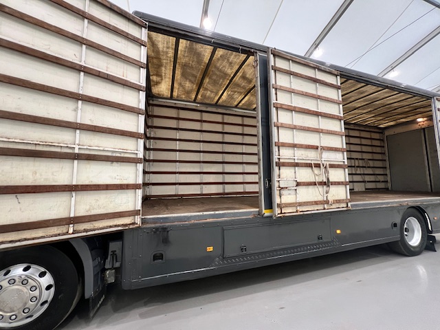 Scania R94 220 4×2 Sleeper Cab Box Van Manual