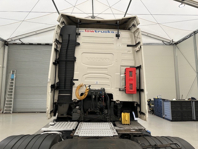 Volvo FH 460 6×2 Midlift Tractor Unit