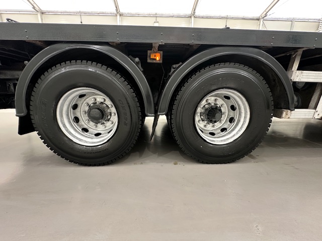 Scania 124 470 6×2 10 Tyre Sleeper Cab Flatbed